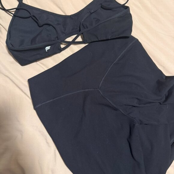 Fabletics Workout Set - Picture 4 of 4